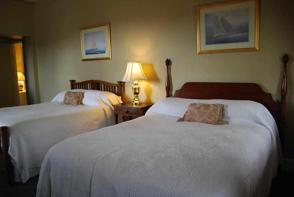 State House Inn Annapolis Room photo
