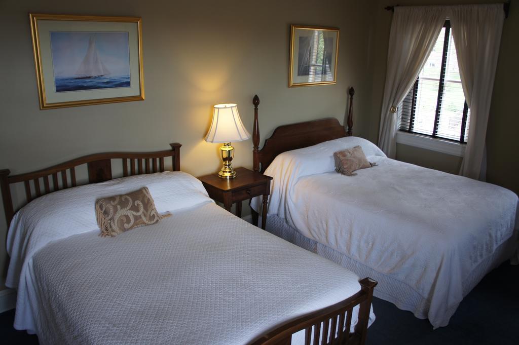 State House Inn Annapolis Room photo