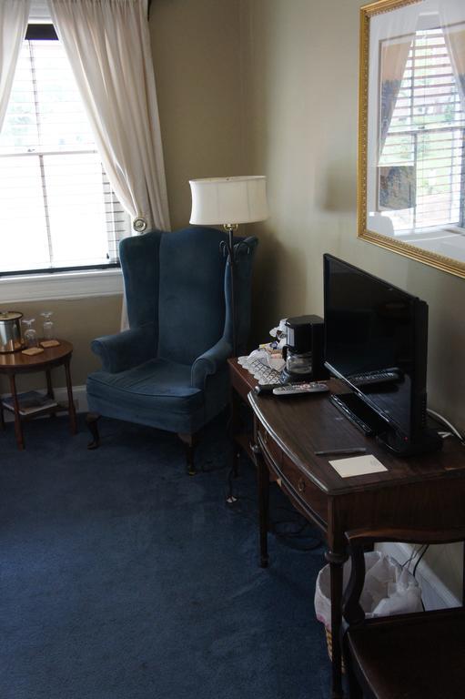 State House Inn Annapolis Room photo