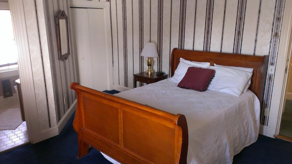 State House Inn Annapolis Room photo