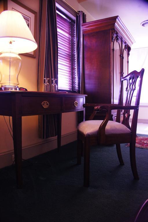 State House Inn Annapolis Room photo
